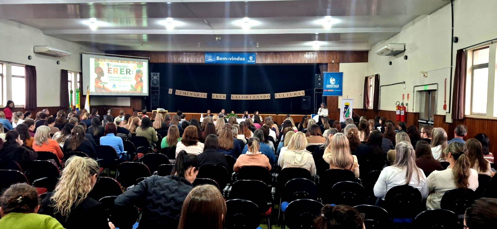 Foto relacionada à notícia: TRÊS PASSOS REALIZA 1º SEMINÁRIO DE EDUCAÇÃO PARA AS RELAÇÕES ÉTNICO-RACIAIS