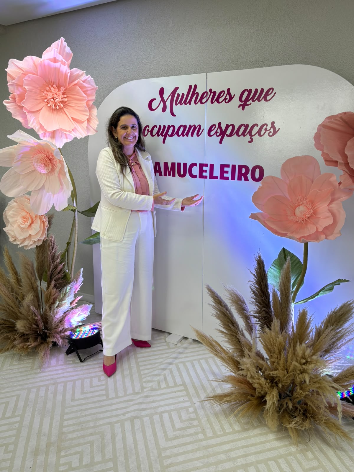 Foto relacionada à notícia: Primeira-dama de Três Passos participa de encontro da Região Celeiro com foco no fortalecimento das mulheres