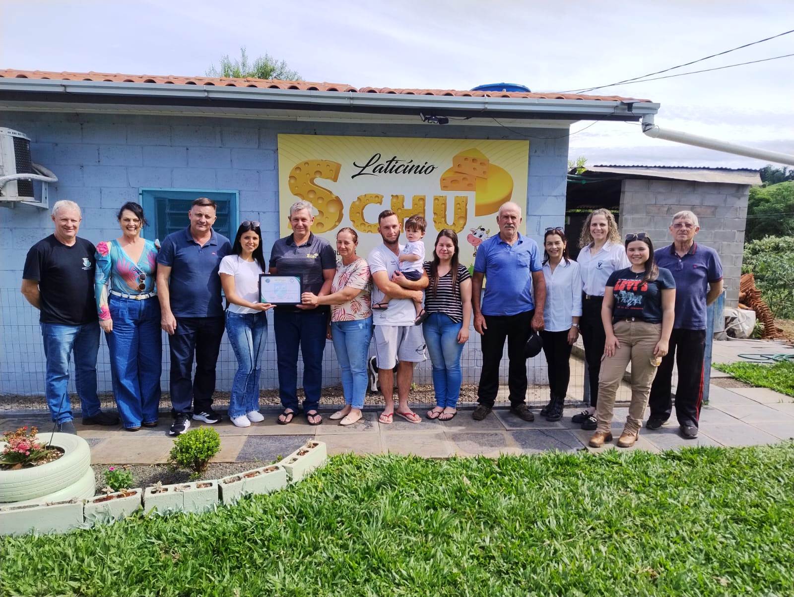 Foto relacionada à notícia: Do leite partilhado entre vizinhas à conquista do SUSAF: a história de sucesso do Laticínio Schu