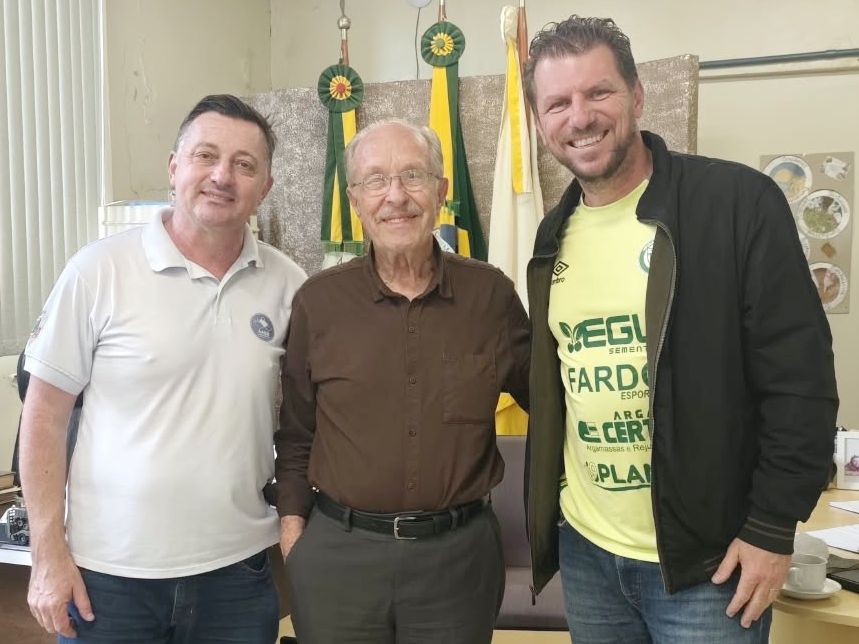 Foto relacionada à notícia: Empresário que atuou por 40 anos em Três Passos visita a Administração Municipal