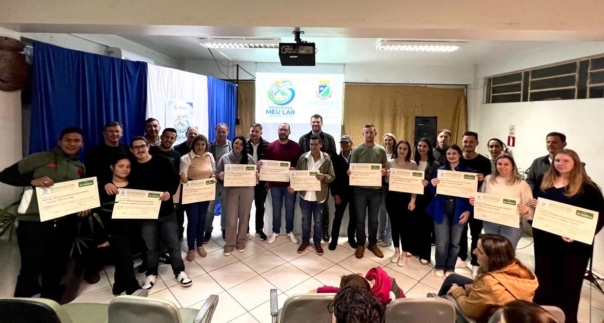 Foto relacionada à notícia: Programa Habitacional Meu Lar destina R$ 280 mil para apoiar 14 famílias na conquista da casa própria em Três Passos