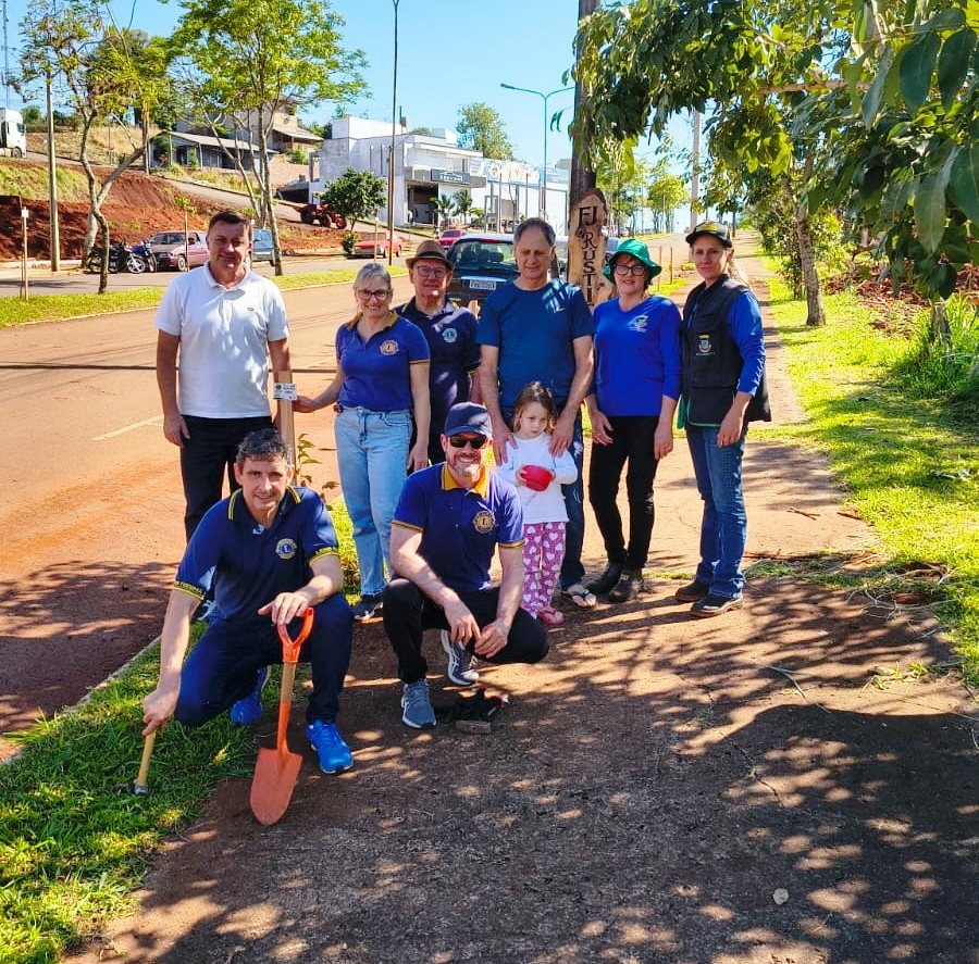 Foto relacionada à notícia: Três Passos celebra o Dia da Árvore com ações de plantio e valorização ambiental